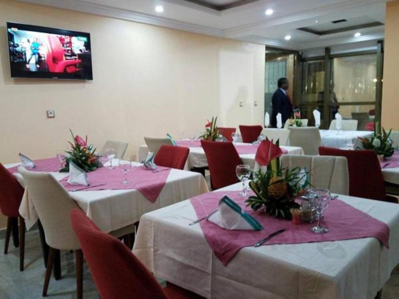 Mbayaville Hotel Ντουάλα Εξωτερικό φωτογραφία